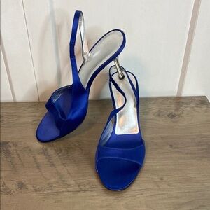 St. John | Elegant Blue Slingback Heels- US 7 - made in Italy - 3.5in heel